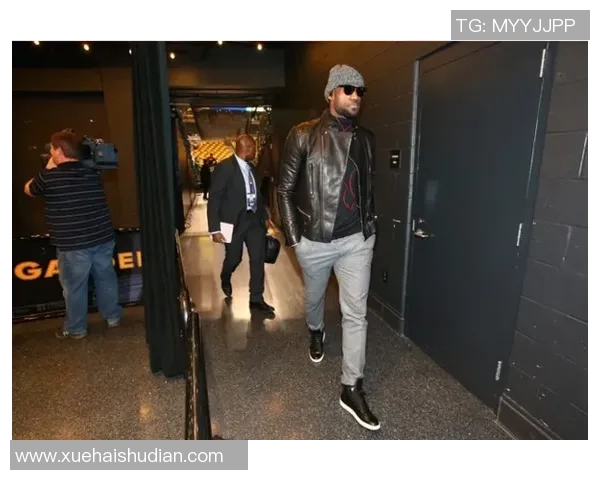 球星穿袜子足球:从球场到时尚潮流的跨界影响力分析 球星穿袜子足球:从球场到时尚潮流的跨界影响力分析